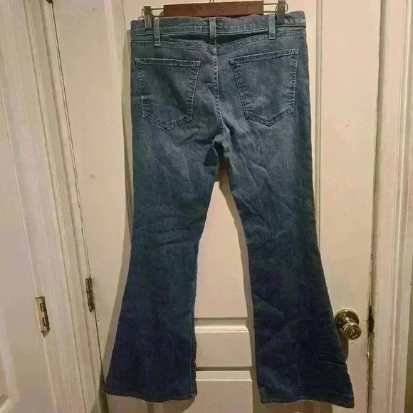 P7037A current Elliot carnival  flared  slim  bell low rise bell  medium wash - Picture 5 of 8